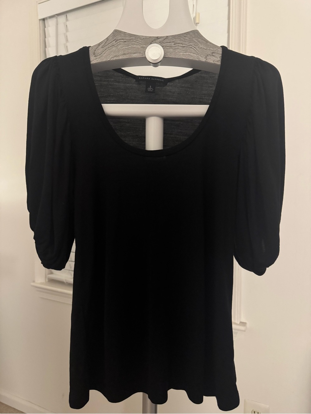 Black Women's Puff Sleeve Scoop Neck Top